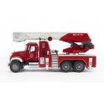 Bruder: Camion de pompier avec échelle MACK Granite avec pompe à eau